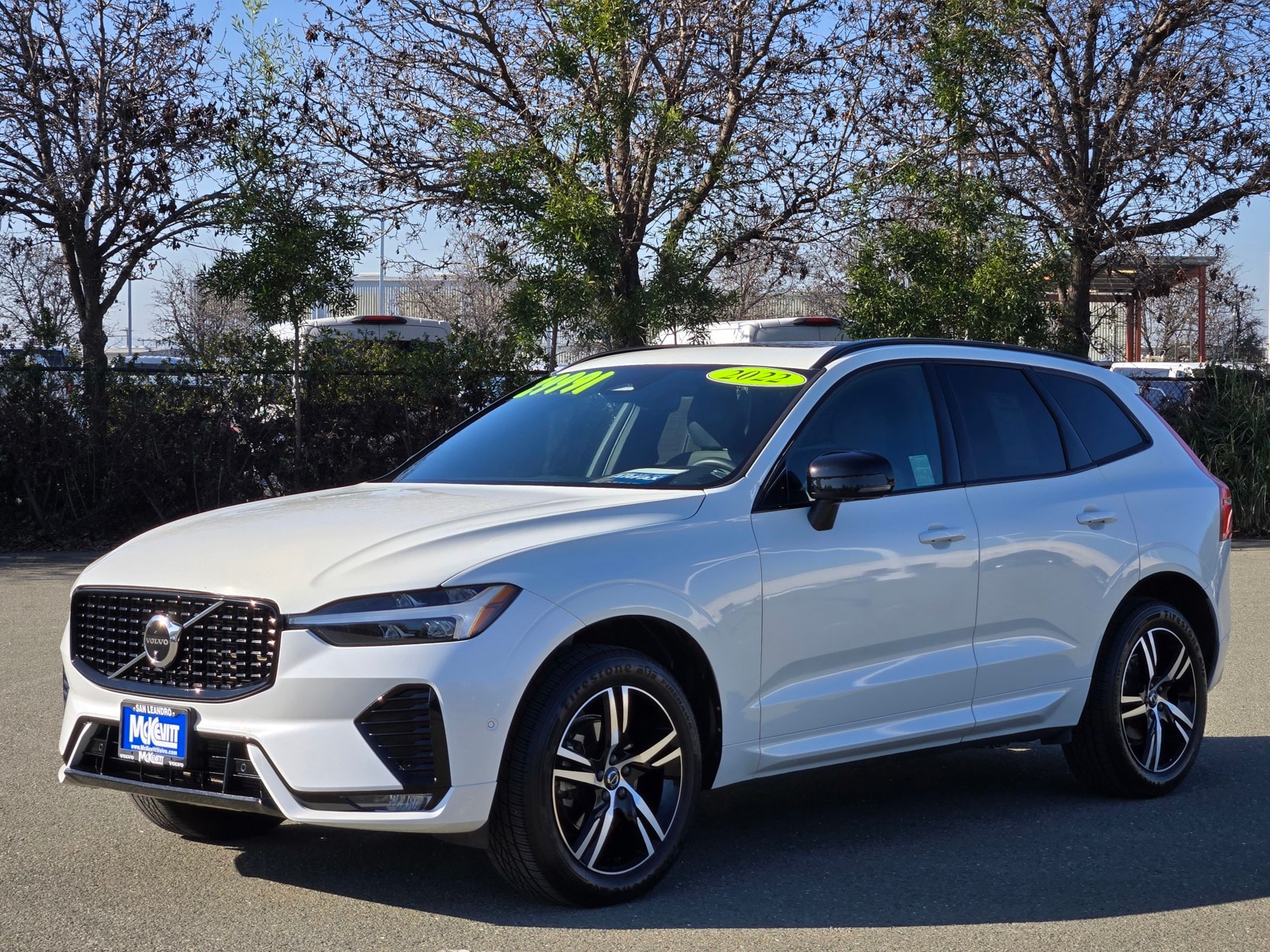 2022 Volvo XC60 B5 R-Design photo 4