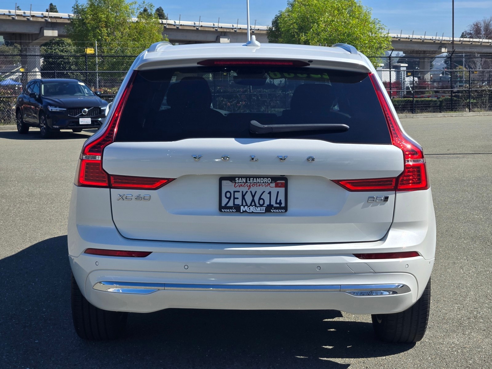 2023 Volvo XC60 B5 AWD Plus Bright photo 3