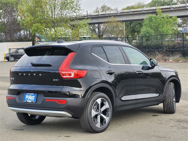 2025 Volvo XC40 Core photo 4