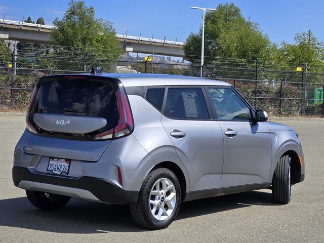 2023 Kia Soul LX S photo 3