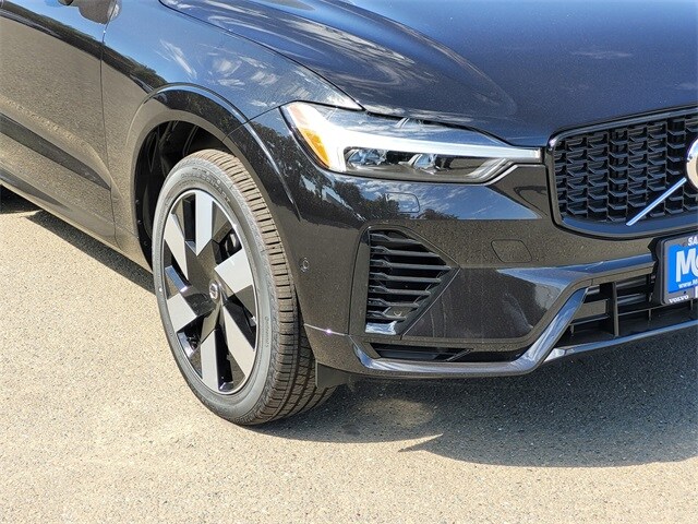 2025 Volvo XC60 Hybrid T8 Plus photo 2