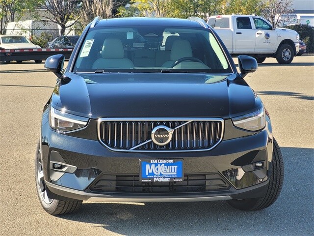 2025 Volvo XC40 Plus photo 2