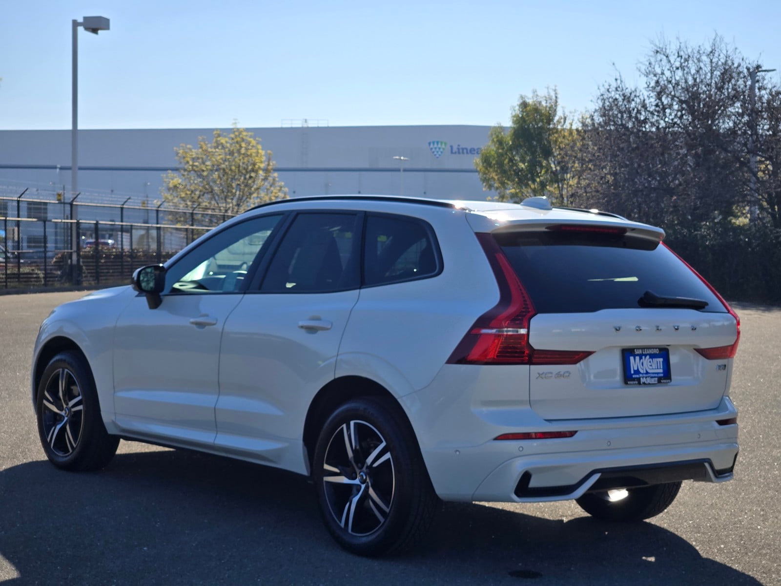 2022 Volvo XC60 B5 R-Design photo 6