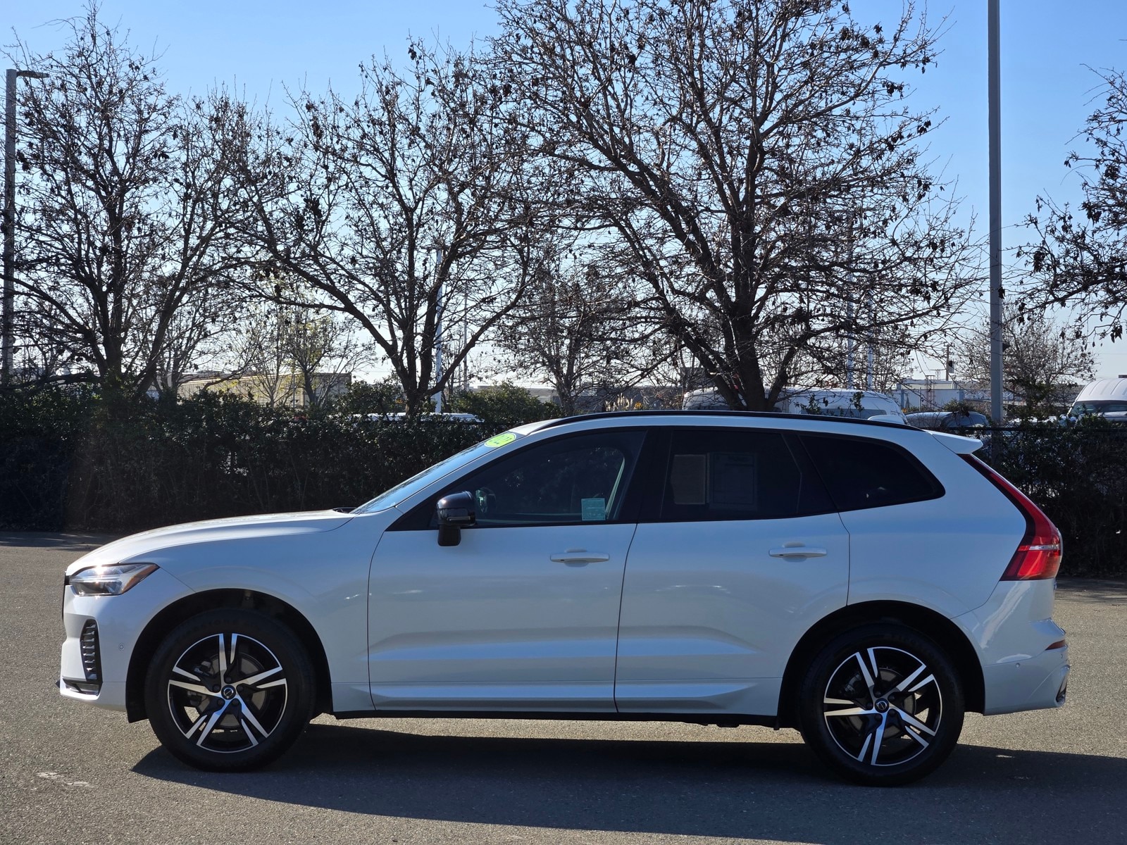 2022 Volvo XC60 B5 R-Design photo 5