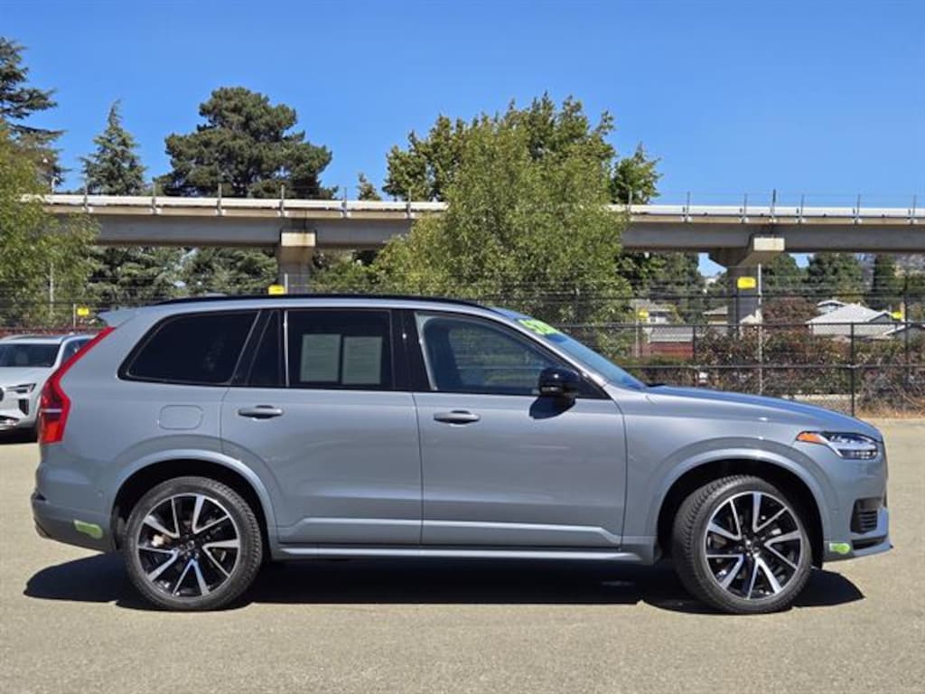 Certified 2023 Volvo XC90 Recharge Plug-In Hybrid Ultimate Dark Theme