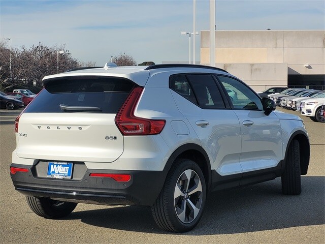 2025 Volvo XC40 Plus photo 4