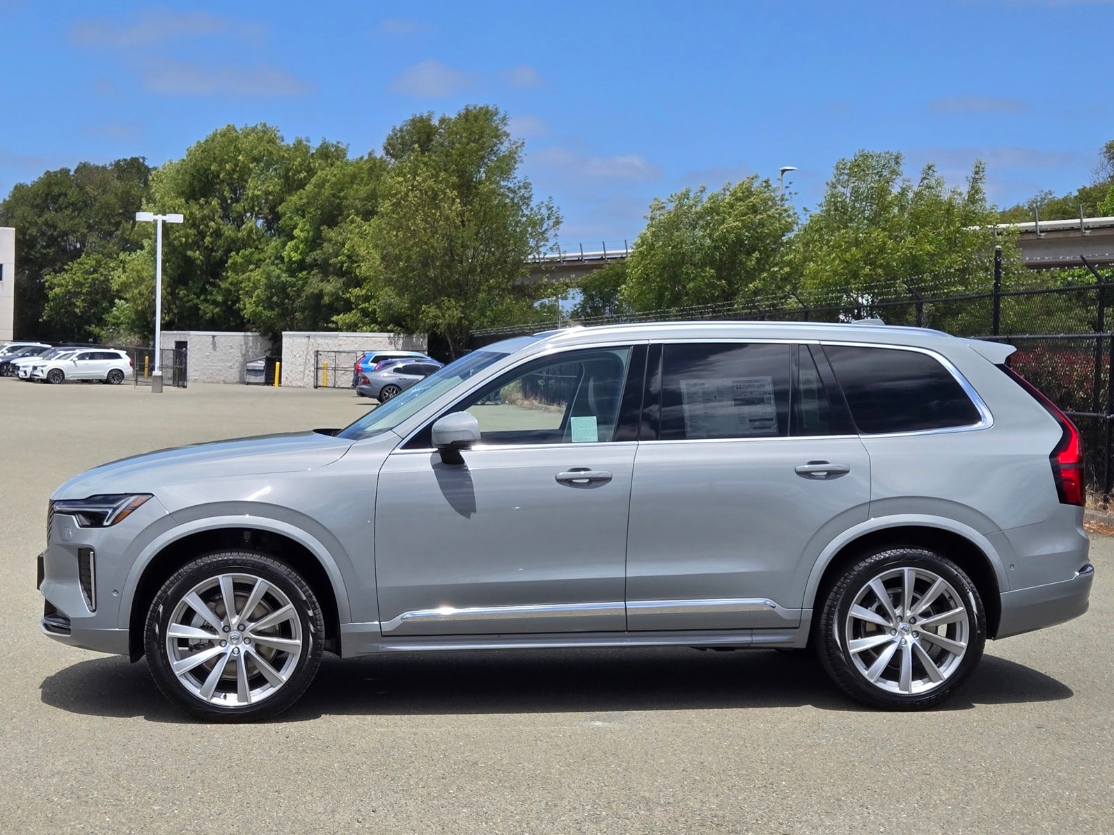 2025 Volvo XC90 B6 (2025.5) Ultra 6-Seater photo 3
