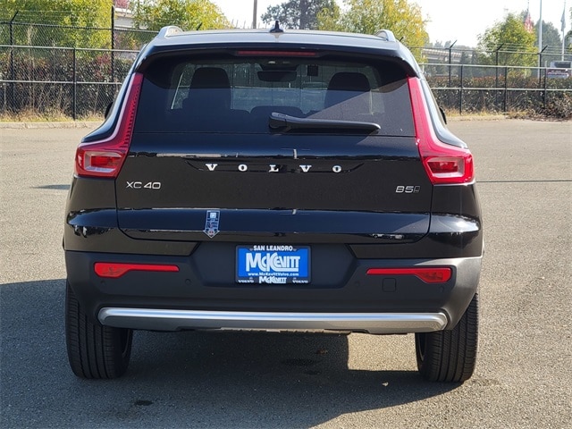 2025 Volvo XC40 B5 Plus Bright Theme photo 5