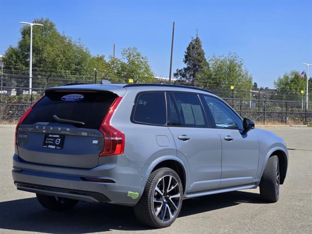 Certified 2023 Volvo XC90 Recharge Plug-In Hybrid Ultimate Dark Theme