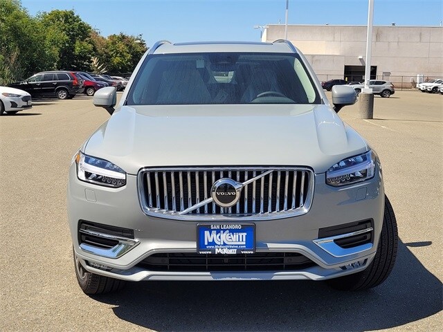 2025 Volvo XC90 B5 Core photo 3