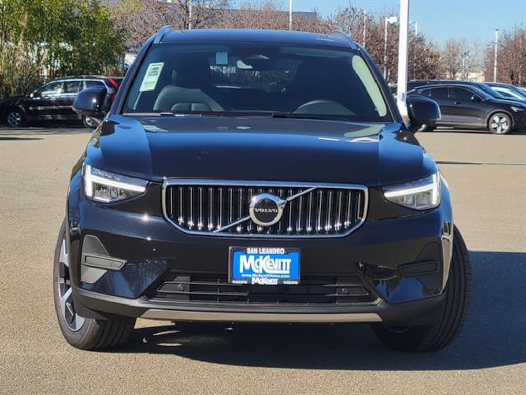 Certified 2025 Volvo XC40 Core Bright Theme SUV