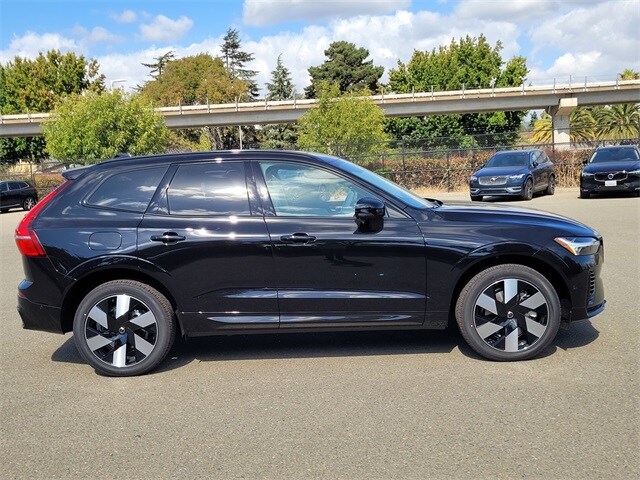 2025 Volvo XC60 Hybrid T8 Plus photo 4