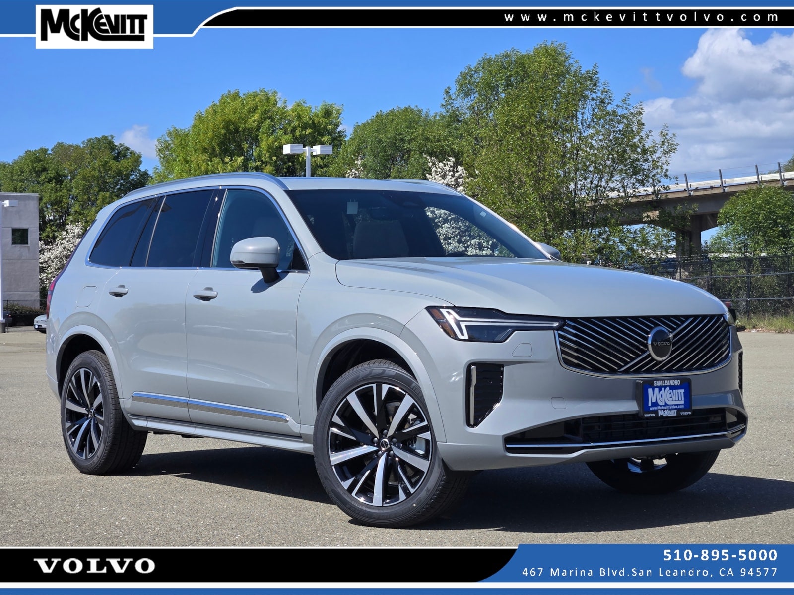 2025 Volvo XC90 Core's photo