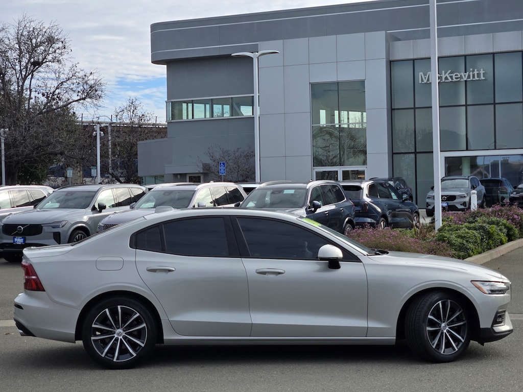 Used 2021 Volvo S60 T5 Momentum Sedan