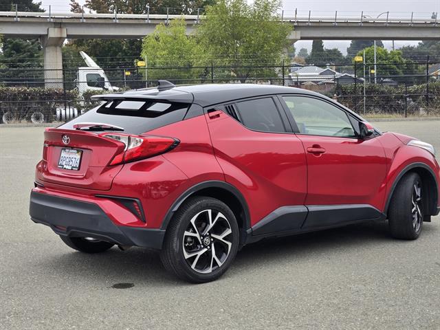 2020 Toyota C-HR XLE photo 4
