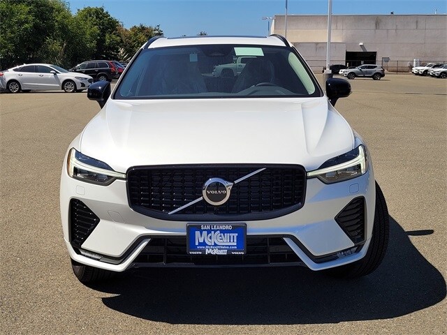 2025 Volvo XC60 B5 Core photo 3