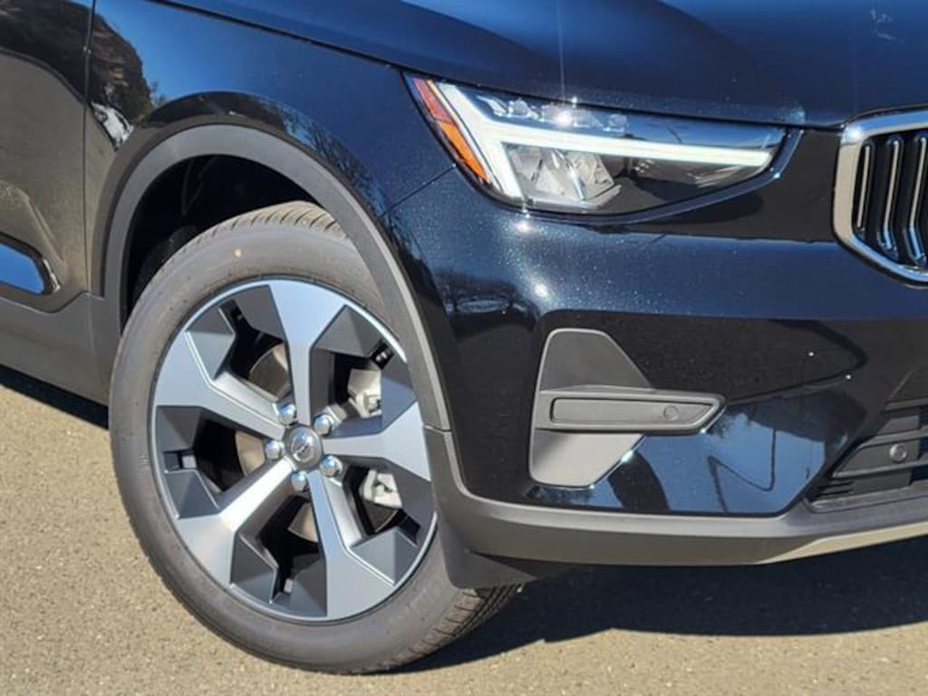 Certified 2025 Volvo XC40 Core Bright Theme SUV
