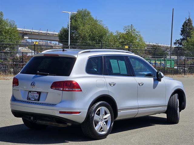 2013 Volkswagen Touareg V6 FSI TDI photo 4