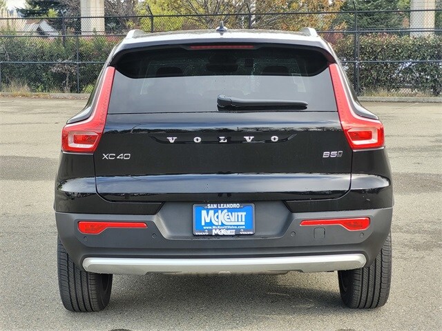 2025 Volvo XC40 B5 Core Bright Theme photo 4