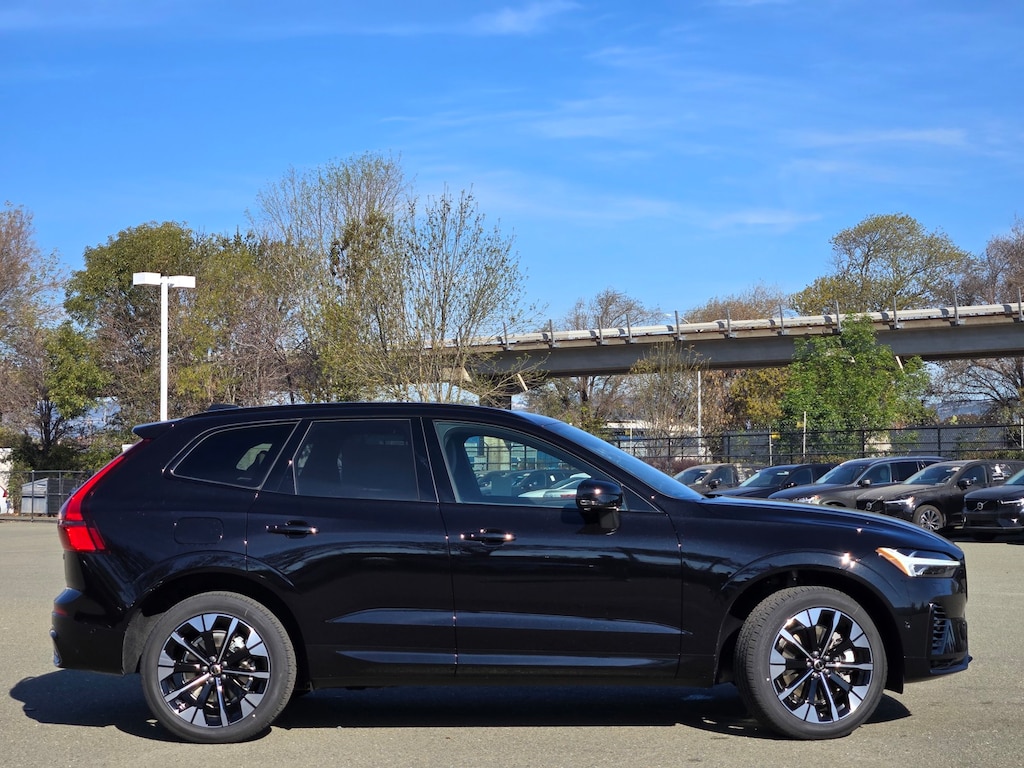 New 2026 Volvo XC60 plug-in hybrid T8 Plus SUV