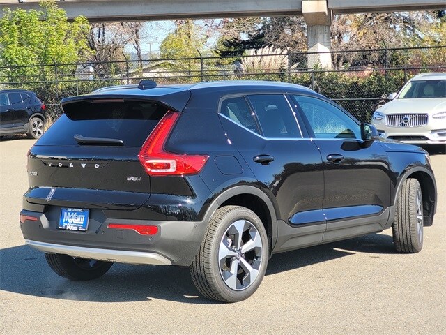 2025 Volvo XC40 Plus photo 4