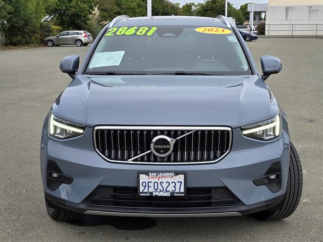 2023 Volvo XC40 Plus photo 2