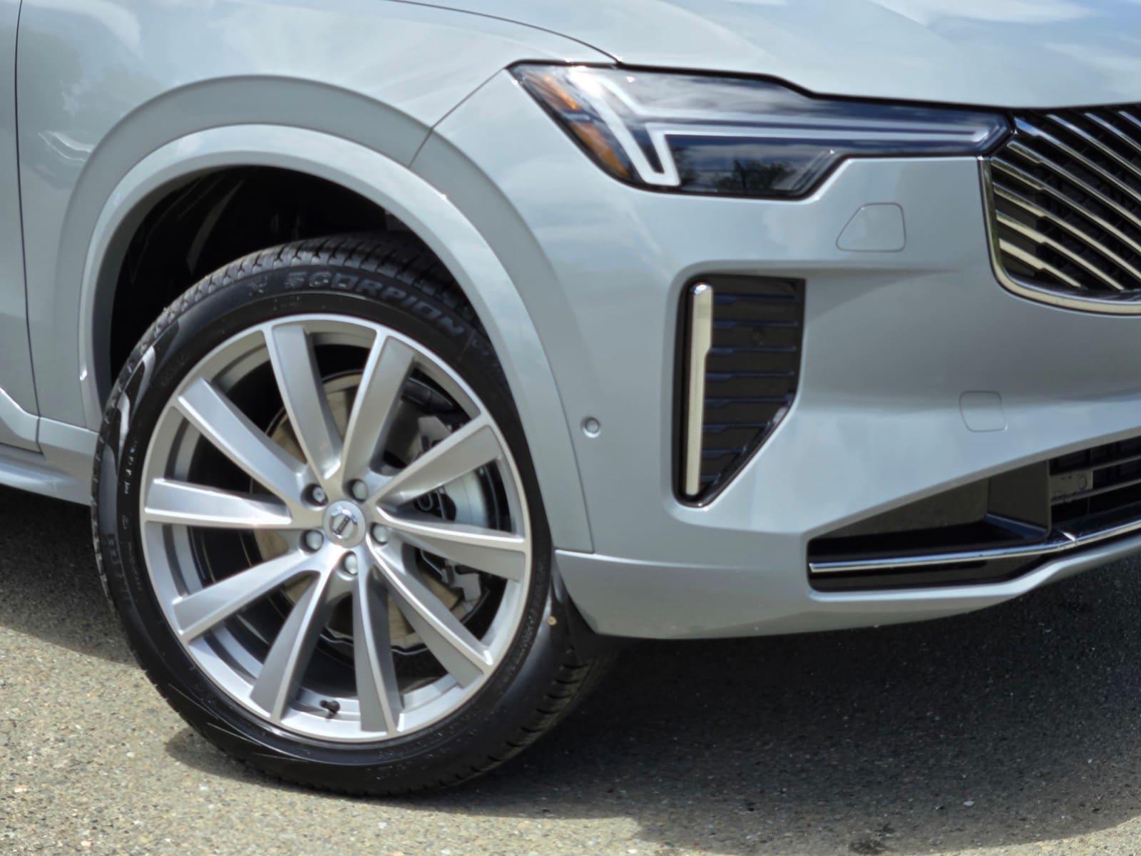 2025 Volvo XC90 B6 (2025.5) Ultra 6-Seater photo 2