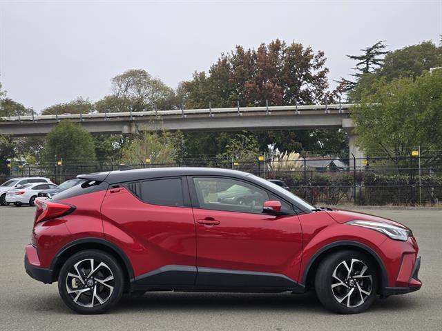 2020 Toyota C-HR XLE photo 3
