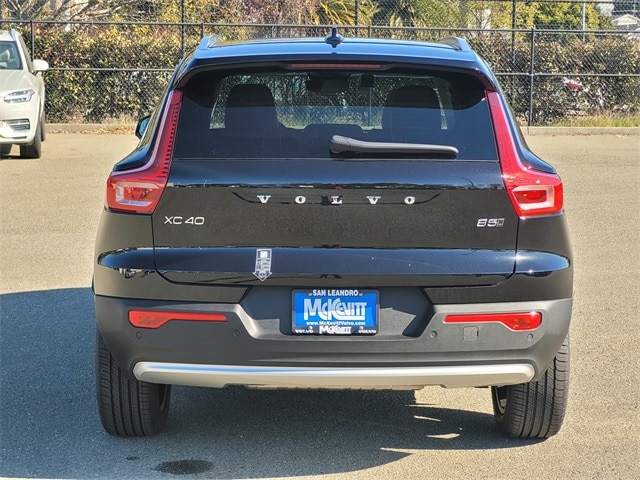 2025 Volvo XC40 B5 Plus Bright Theme photo 4