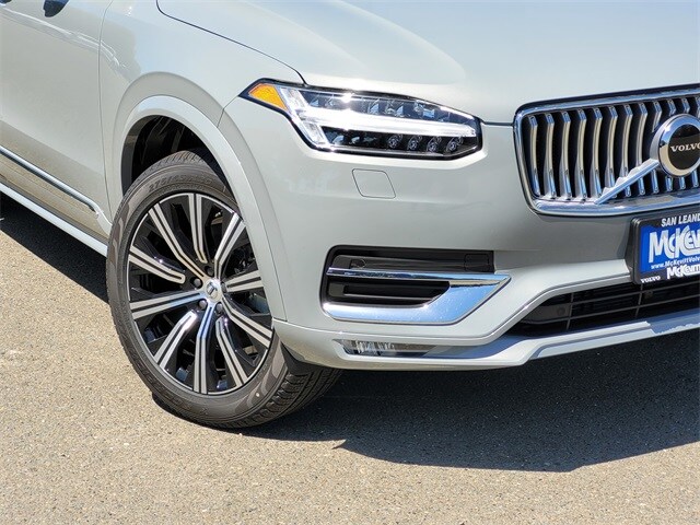 2025 Volvo XC90 B5 Core photo 2