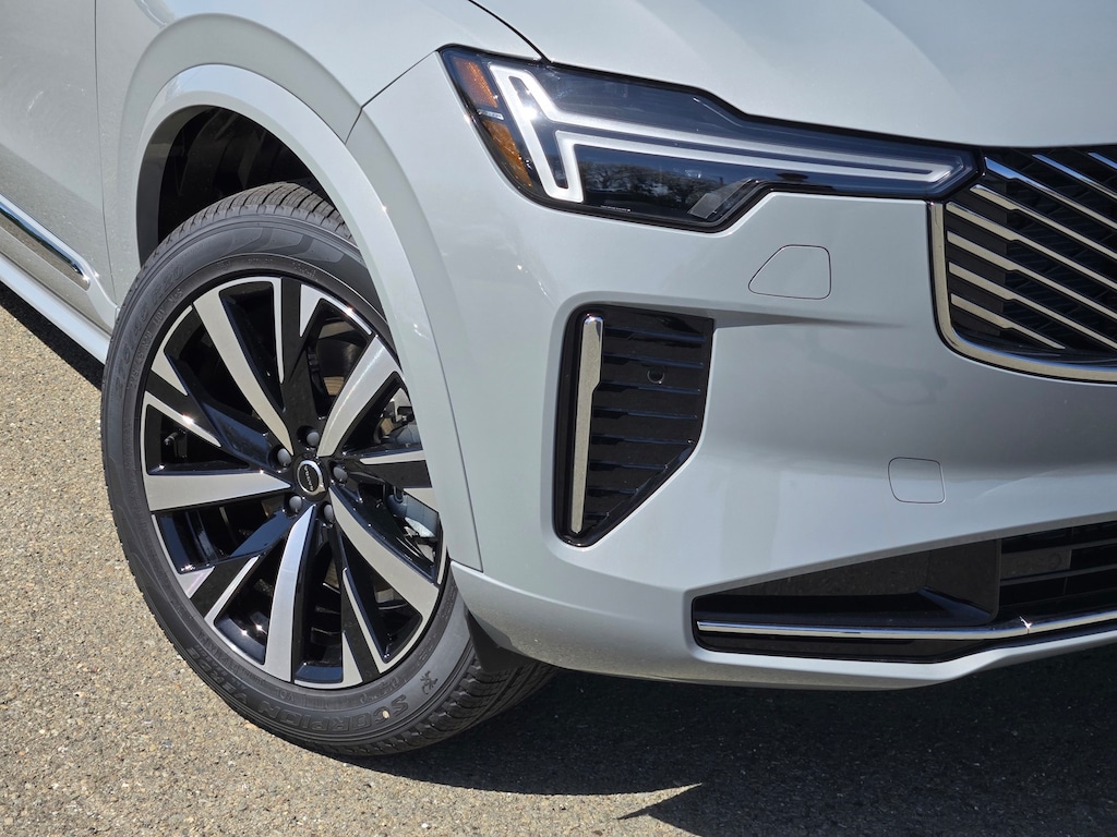 New 2025 Volvo XC90 B5 (2025.5) Core SUV