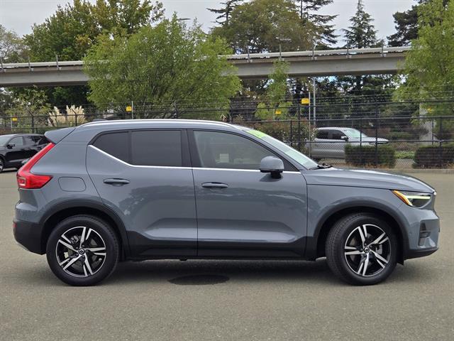 2023 Volvo XC40 Plus photo 3