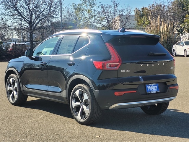 2025 Volvo XC40 B5 Plus Bright Theme photo 5