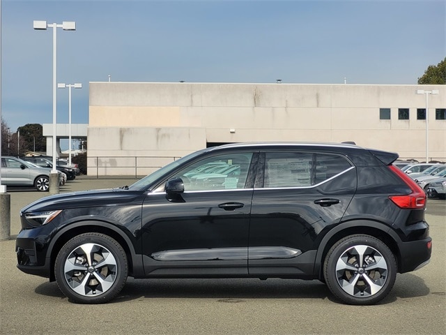 2025 Volvo XC40 B5 Core Bright Theme photo 6