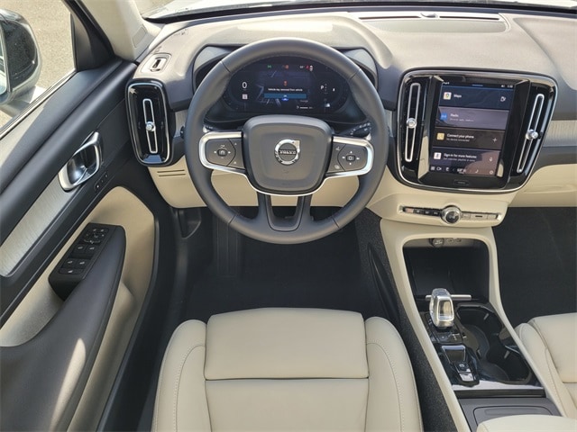 2025 Volvo XC40 B5 Plus Dark Theme photo 3