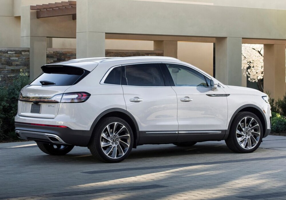 2020 Lincoln Nautilus vs. Cadillac XT5 McKie Lincoln