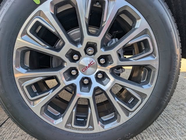 2026 GMC Yukon Denali - Photo 5