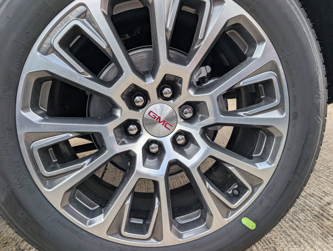 2026 GMC Yukon XL Denali - Photo 6