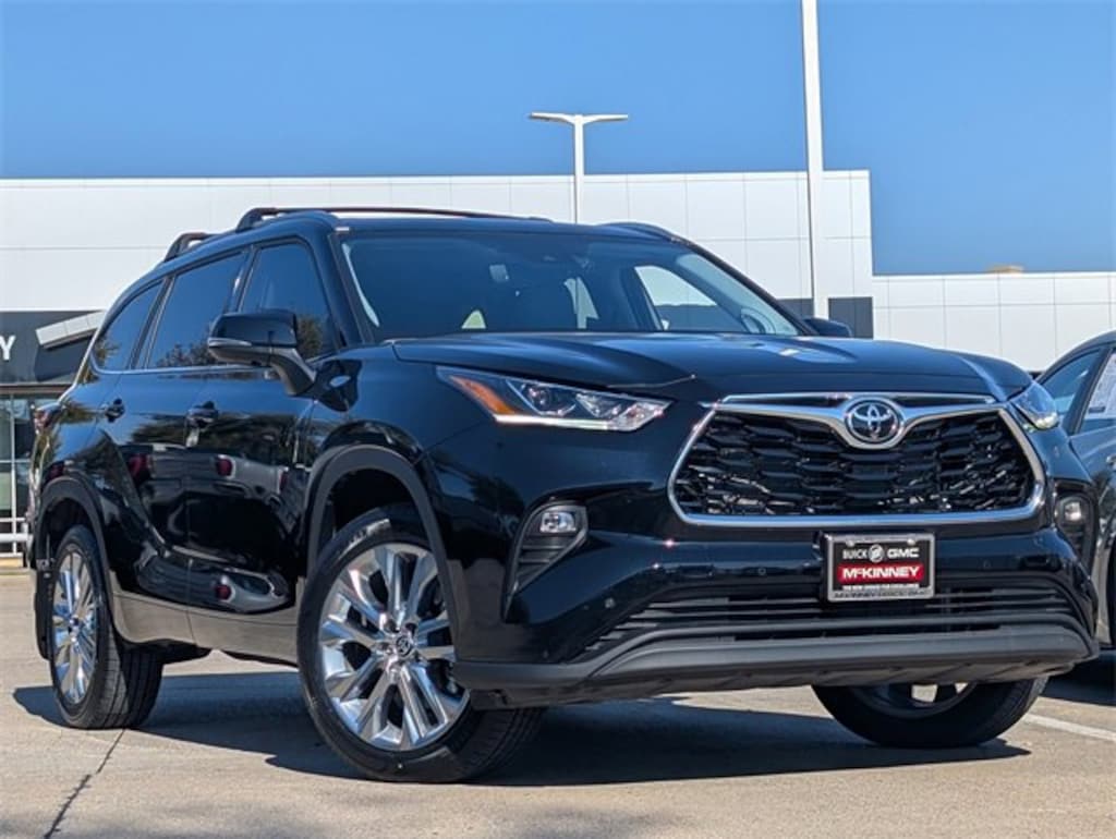 Used 2024 Toyota Highlander LE SUV