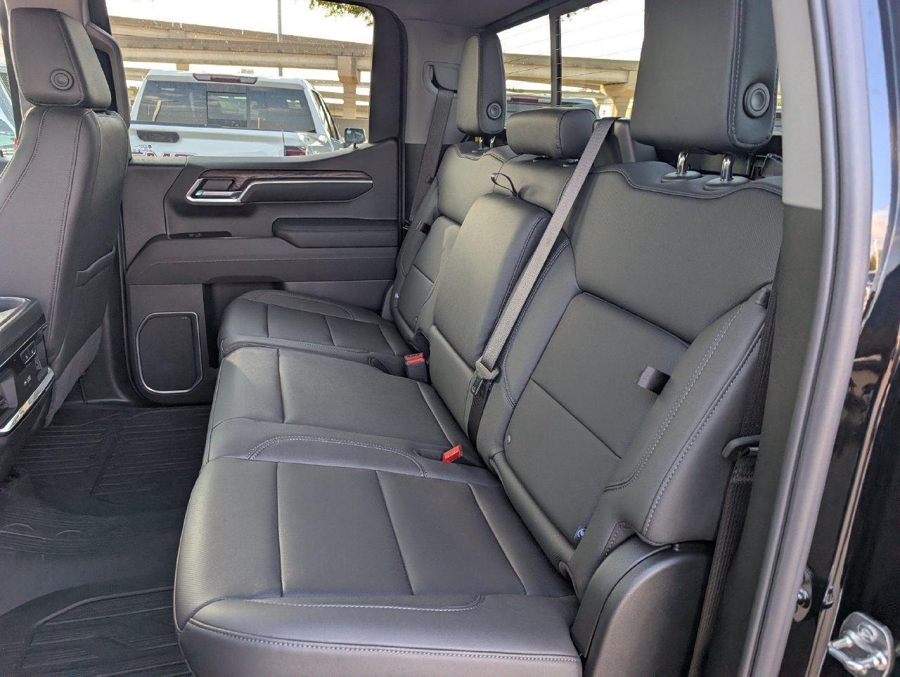 2026 GMC Sierra 1500 SLT - Photo 21