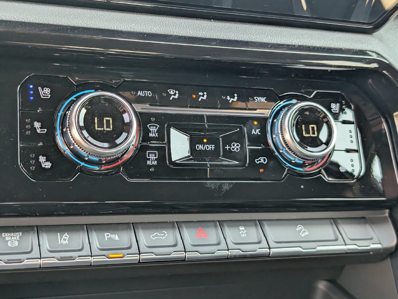 2026 GMC Sierra 2500HD AT4 - Photo 13