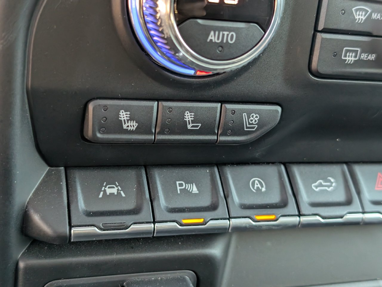 Used 2021 White Frost Tricoat GMC Denali image 17