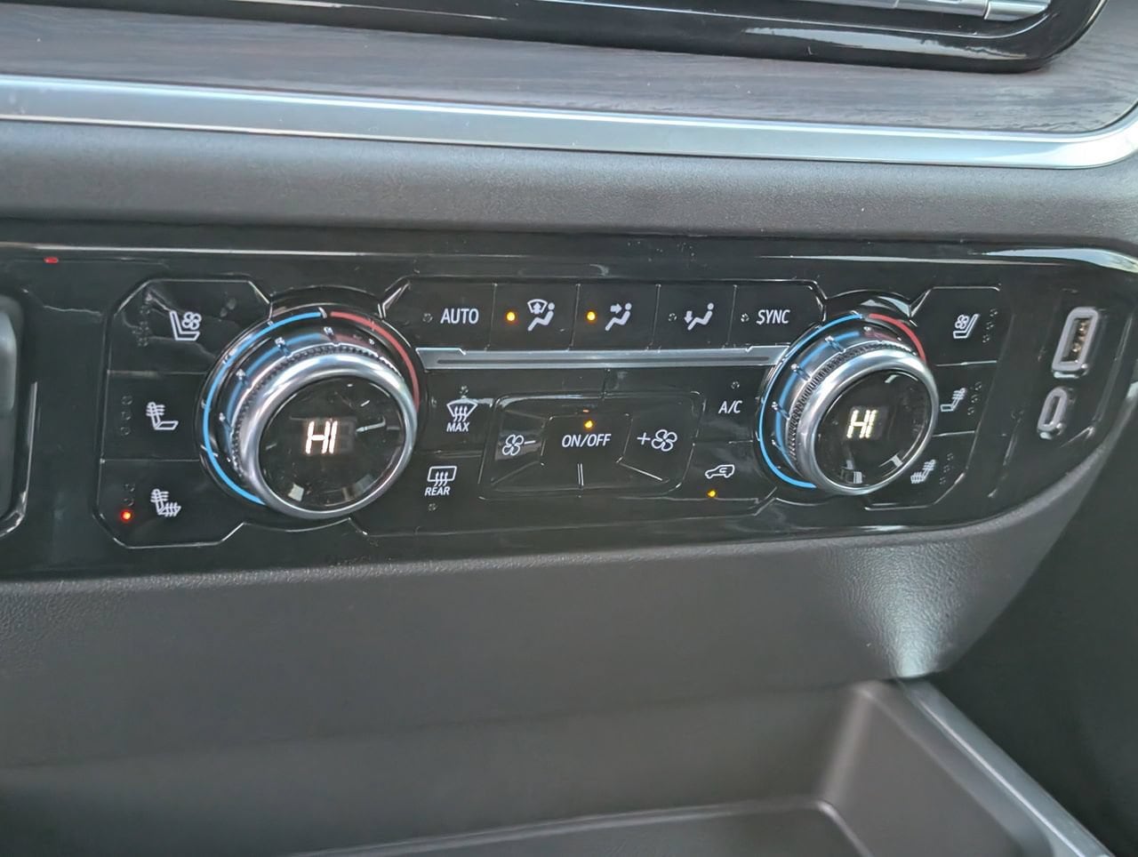 2026 GMC Sierra 1500 SLT - Photo 13