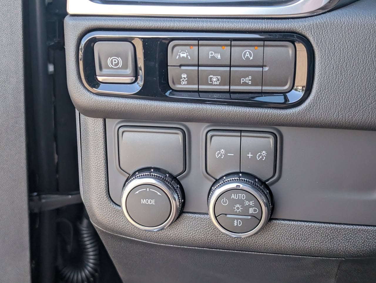 2026 GMC Yukon XL Denali - Photo 18