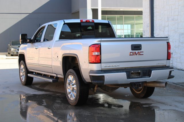 2019 Gmc Sierra 2500 HD Denali photo 3