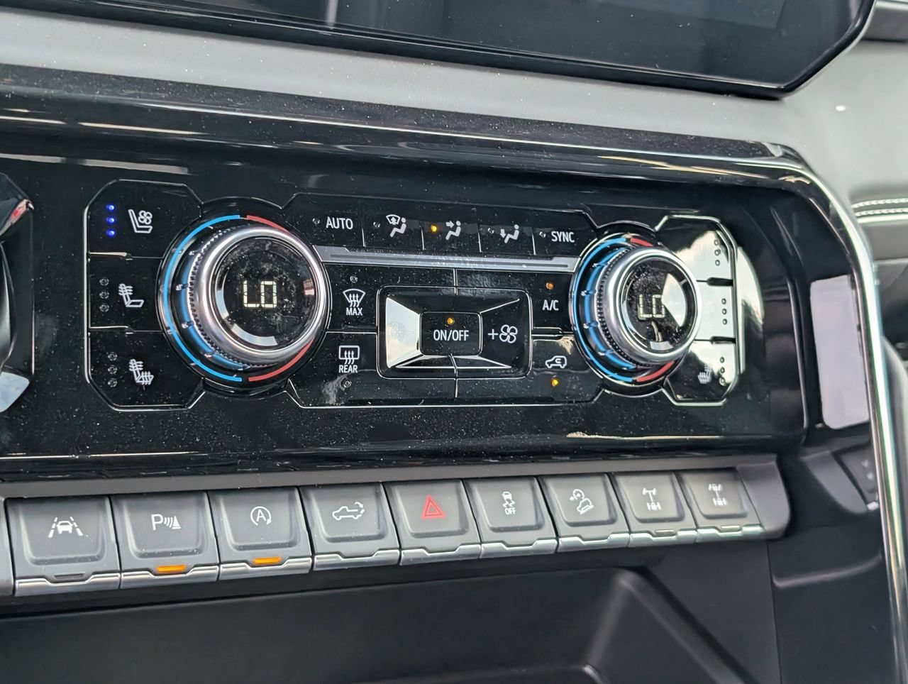 2026 GMC Sierra 1500 AT4X - Photo 13