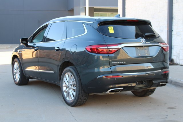 2020 Buick Enclave Essence photo 3
