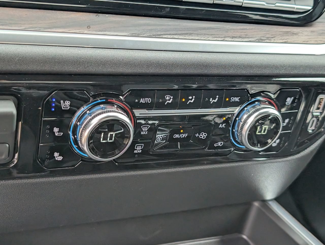 2026 GMC Sierra 1500 SLT - Photo 13