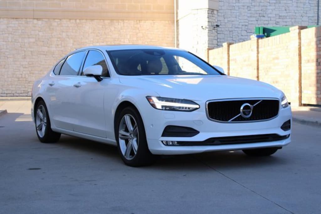 Used 2018 Volvo S90 T5 Momentum Sedan