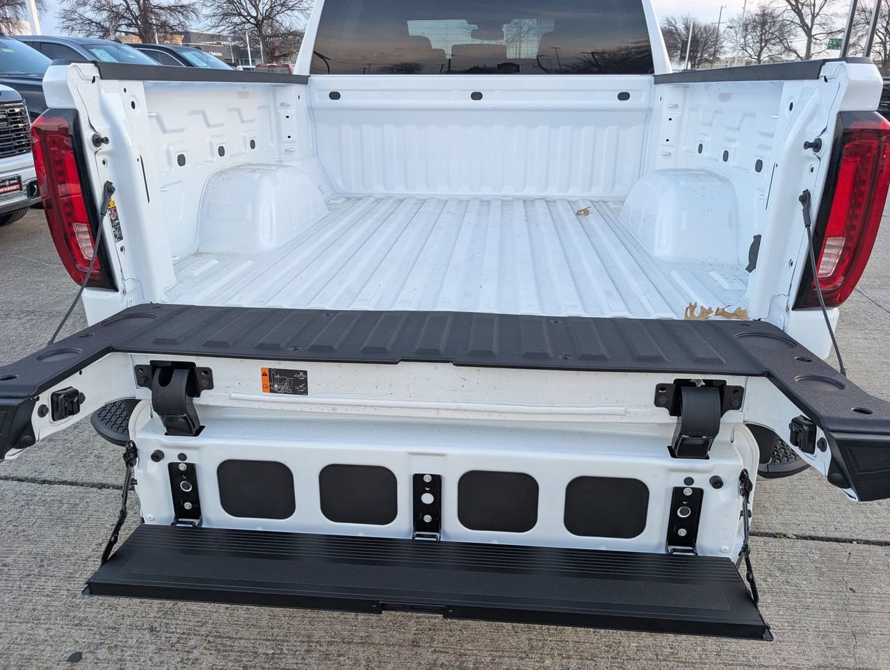 2026 GMC Sierra 1500 SLT - Photo 7